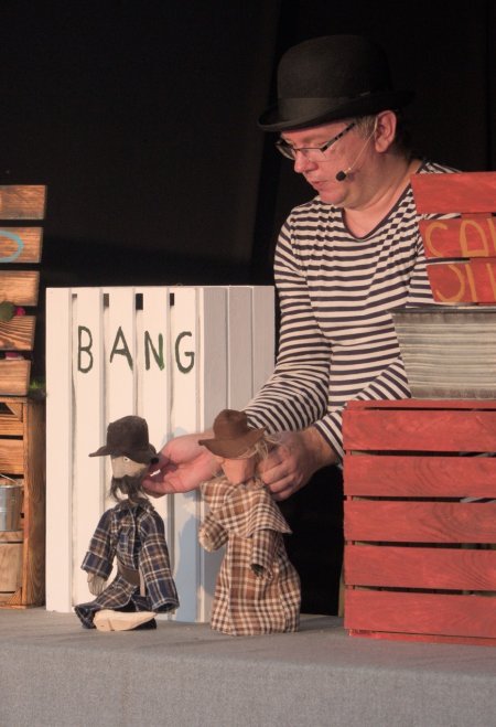 WKRĘĆ SIĘ W TEATR: W siano południe